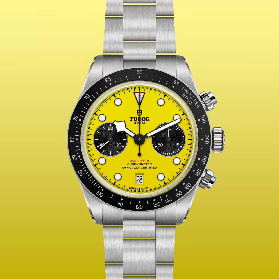 イエロー文字盤を備えたTudor Black Bay Chrono 39の正面