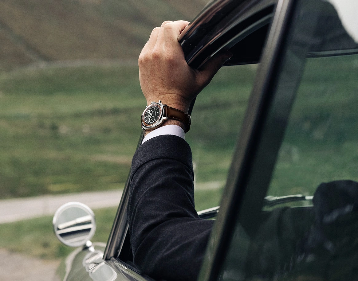 Aston Martin을 운전하며 착용한 스테인리스 스틸 및 플래티넘 Breitling Top Time DB5
