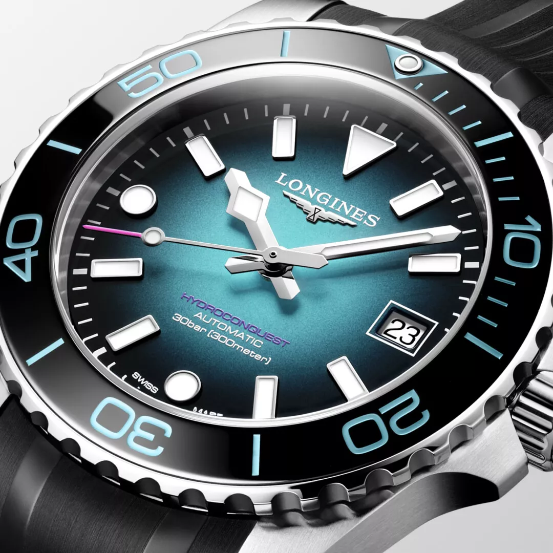 Longines HydroConquest Glasgow 2026 틸 다이얼과 세라믹 베젤 클로즈업