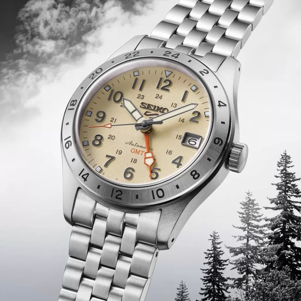 Gros plan sur les cadrans des Seiko 5 Sports Field GMT HDB001K1 et HDB002K1