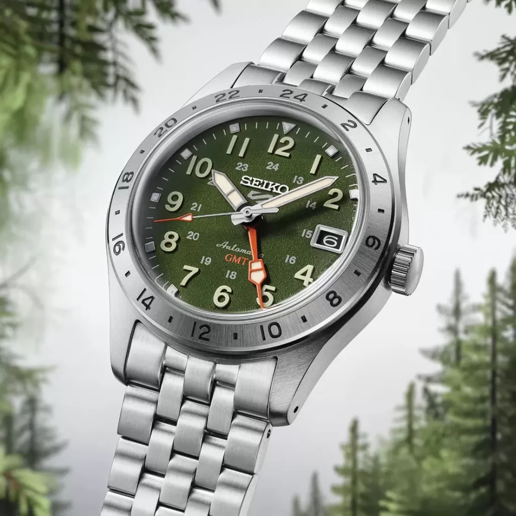 Gros plan sur les cadrans des nouvelles Seiko 5 Sports Field GMT HDB001K1 et HDB002K1