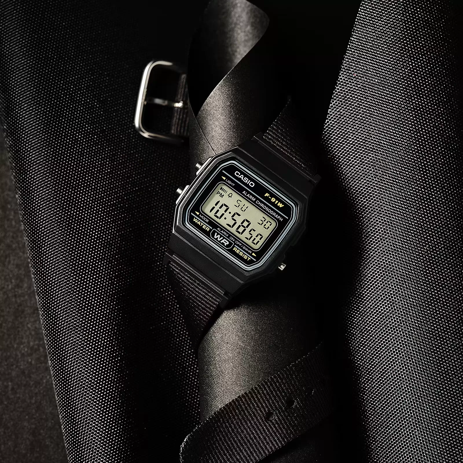 Close view of the Casio F-91WF-1A dial and white edge glow around its crystal