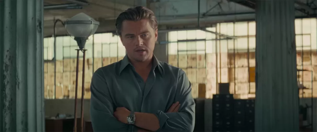 レオナルド・ディカプリオが映画『インセプション』で着用したTag Heuer Carrera Calibre 5 WV211B、場面2