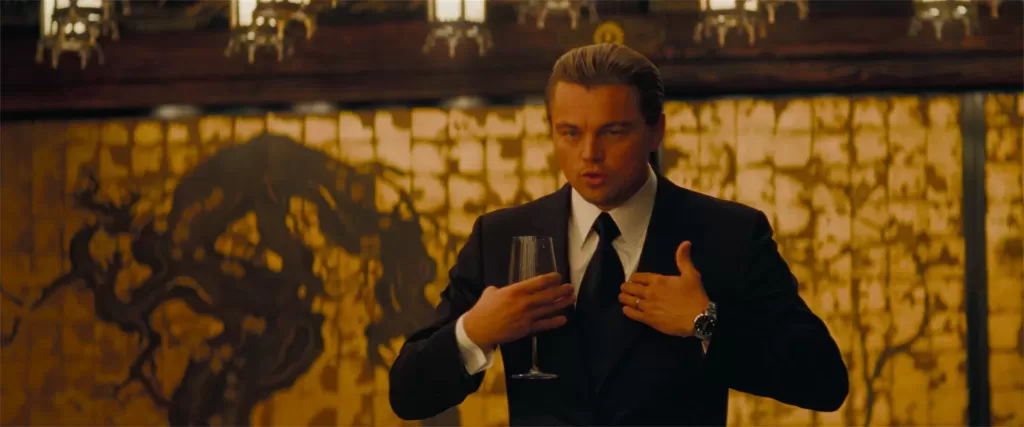 レオナルド・ディカプリオが映画『インセプション』で着用したTag Heuer Carrera Calibre 5 WV211B、場面4