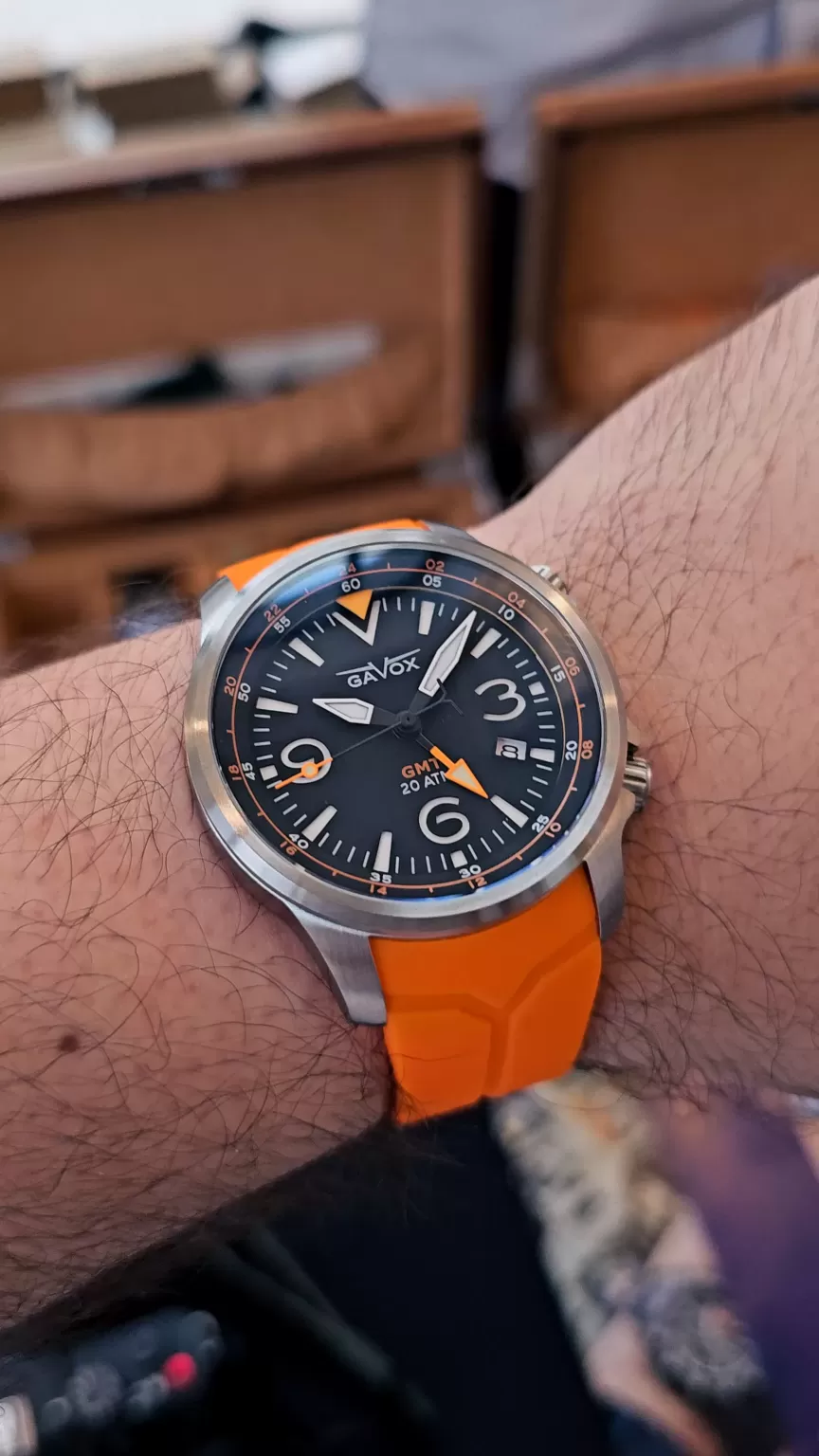 Gavox AviDiver II GMT Black am Handgelenk bei WARO 2026 in Bukarest