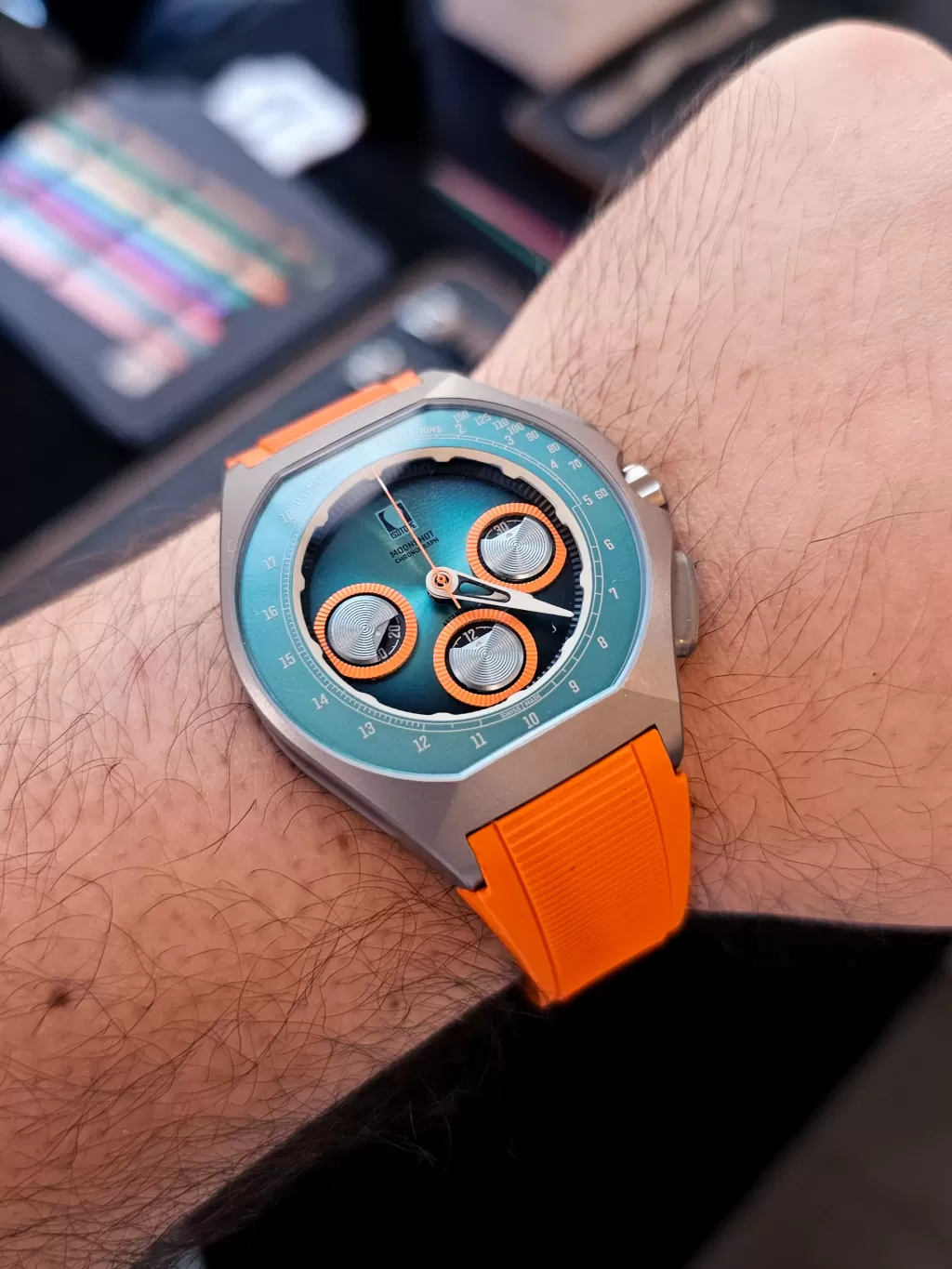 Isotope Chronograph Moonshot Horizon am Handgelenk bei WARO 2026 in Bukarest